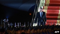 Rusiýanyň prezidenti Wladimir Putin Mongoliýanyň paýtagty Ulaanbaatardaky Buýant-Ukhaa halkara aeroportynda. 2-nji sentýabr