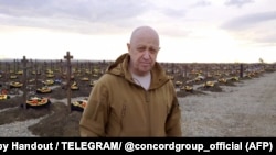 Засновник групи «Вагнер» Євген Пригожин на кладовищі «вагнерівців», які воювали проти України. Селище Горячий Ключ, Краснодарський край, Росія. Сріншот з відео, що було оприлюднене 6 квітня 2023 року