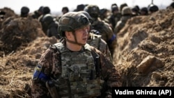 Олександр Сирський відзначив «успішну роботу українських захисників, які в умовах штурмів змогли відкинути ворога та просунутися на різних ділянках»