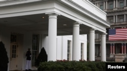 По данным WSJ, Трамп опасается, что этот законопроект может нанести вред его попыткам улучшить отношения между США и Россией.