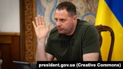 Як заявив Єрмак в інтерв’ю «Європейській правді», на наступному саміті Україна й інші учасники планують передати російському представнику узгоджений спільний план із реалізації кожного з 10 пунктів «формули миру»