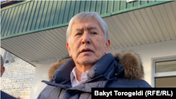 Алмазбек Атамбаев.