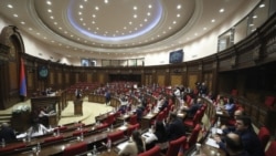 Ազգային ժողովում «ներկաներ-նախկիններ» բանավեճը չի մարում