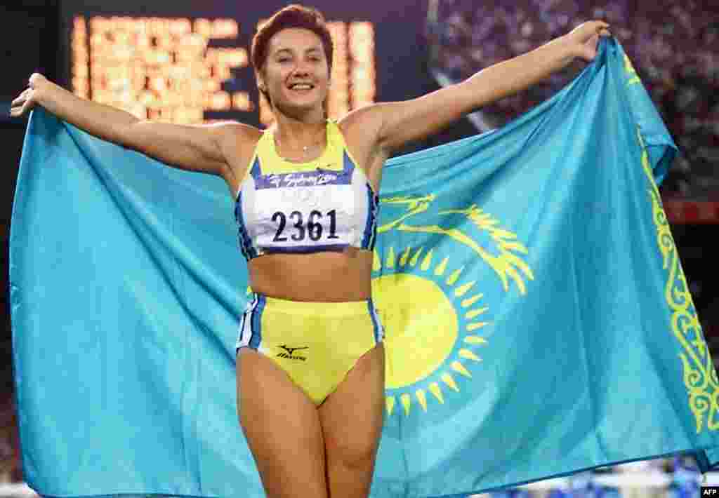 Легкоатлетка Ольга Шишигина стала олимпийской чемпионкой в Сиднее в беге на 100 метров с барьерами 