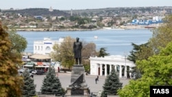 В связи с этим общественный транспорт меняет схему движения, отмечают в департамент