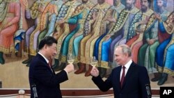 Лидеры Китая и России Си Цзиньпин и Владимир Путин.