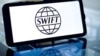 СМИ: ЕС рассматривает отключение 20 российских банков от SWIFT