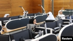 Katarske diplomate u operativnoj sobi za koordinaciju pregovora između Izraela i Hamasa, Doha, 26. novembar 2023.