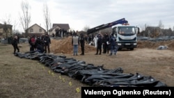У квітні на Київщині у Бучі почалася ексгумація загиблих внаслідок російської окупації людей 