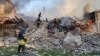 Зруйнована російськими ударами школа в Білогорівці на Луганщині, 8 травня 2022 року