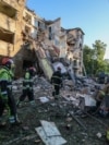 У Шевченківському районі Києва в ніч проти 23 червня внаслідок російського удару ракетами і дронами був зруйнований цілий під’їзд житлової багатоповерхівки, влада наразі повідомила про шістьох загиблих