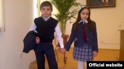 Vahid məktəbli forması