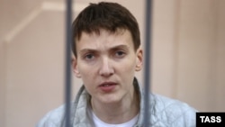 Надія Савченко під час судового засідання, 6 травня, 2015 року 