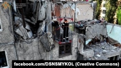 Зруйнований внаслідок ракетного удару будинок у Миколаєві