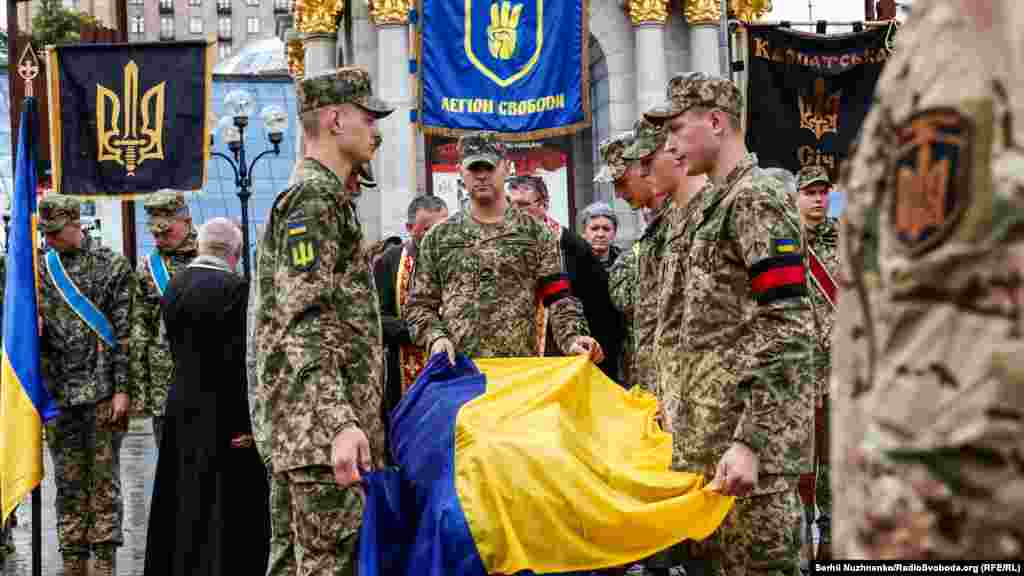«На східному фронті загинув один із найпотужніших командирів – Олег Куцин. Засновник і багаторічний керівник «Легіону Свободи», командир батальйону «Карпатська Січ» (49-й окремий стрілецький батальйон ЗСУ). Його знали як справжнього воїна, поважали як командира та добру людину з незламним характером», – написав на своїй сторінці у фейсбуці міський голова Івано-Франківська Руслан Марцінків