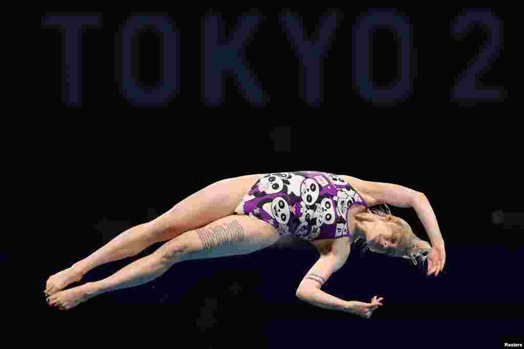 Українка Софія Лискун на Олімпіаді в Токіо 2020 виконує стрибок у воду під час попереднього раунду змагань серед жінок із 10-метрової платформи. Токіо, 4 серпня 2021 року 