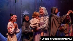 «Аднойчы ў вялізным горадзе», першы інклюзіўны спэктакль на сцэне Купалаўскага тэатру