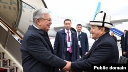 Gazagystanyň prezidenti Kasym-Žomart Tokaýew TDG-niň sammitine ganaşmak üçin 6-njy noýabrda Bişkege geldi.