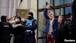 Călin Georgescu ieșind miercuri, 26 februarie, de la Parchetul General, la București.