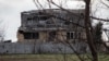 Зруйноване селище Мар'їнка під Донецьком