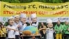 Активісти «Ґрінпісу» у Бонні, 2 квітня 2010 року