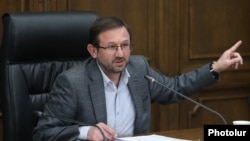 Armenia -- Opposition leader Gegham Manukian at a news conference in Yerevan, December 20, 2021.