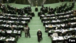 احتمال داده می شود که سه وزیر پیشنهادی به طور همزمان به مجلس شورای اسلامی معرفی شوند. (عکس: فارس).
