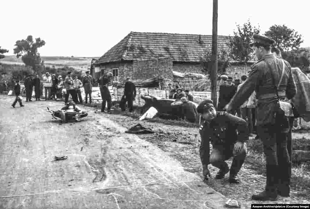 Інші підписи до фотографій відображають тон державних ЗМІ Румунії. Цей знімок наслідків ДТП 1965 року супроводжується текстом: &laquo;Ось жахливі наслідки необережності! Машина &ndash; в кюветі, мотоцикл &ndash; посеред дороги. Його власника оплакують батьки та діти. ... Давайте поспішимо засвоїти урок: безпечний транспорт також є питанням колективної відповідальності та запобіжних заходів&raquo;