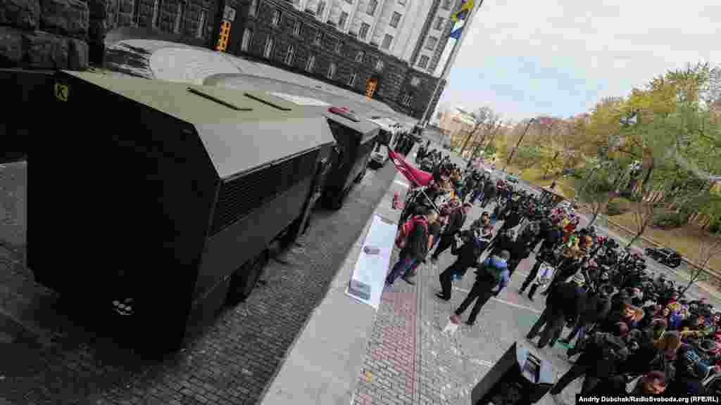 У Києві під Кабінетом міністрів у суботу відбувся черговий «Конопляний Марш свободи». На акцію прийшло близько сотні учасників