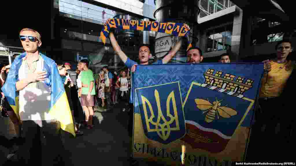 Фанати сімферопольської «Таврії» 