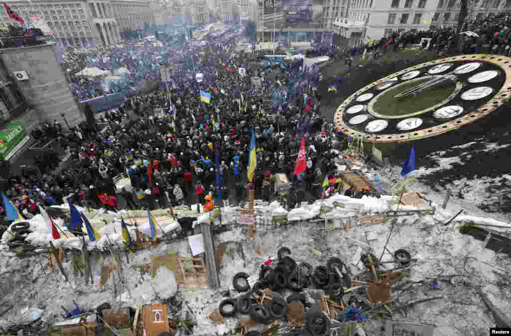Вигляд на #Євромайдан зі сторони «Інститутської барикади», 15 грудня 2013 року