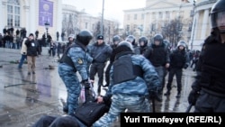 Москвада футбол күйөрмандарынын 11-декабрдагы митинги массалык башаламандыкка айланып кетип, ошондон кийин улутчулдук маанай күчөгөнү айтылууда. 