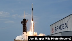 Запуск Crew Dragon здійснений на виконання контракту на комерційні польоти NASA з компанією SpaceХ Ілона Маска, яка розробила корабель і ракету-носій