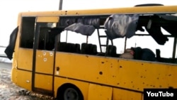 Обстріляний автобус під Волновахою, 13 січня 2015 року