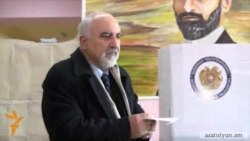 Հայրիկյանը Գողթում քվեարկեց մահափորձից տուժած աջ ձեռքով