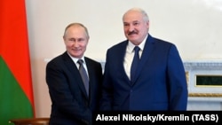 Уладзімір Пуцін і АляксандарЛукашэнка ў Санкт-Пецярбургу ў ліпені 2021