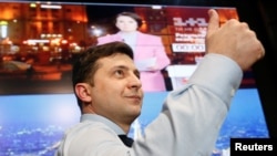Після опрацювання більш ніж третини протоколів на виборах президента лідирує Володимир Зеленський