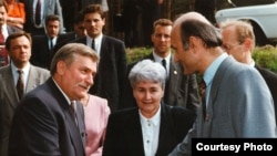 Лех Валэнса, Эльжбета Смулкова і Зянон Пазьняк, чэрвень 1993 году