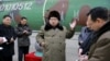В центре — глава Северной Кореи Ким Чен Ын инспектирует ядерный полигон. 9 марта 2016 года. 