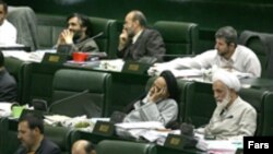 ۱۵۳ نماینده مجلس به طرح برگزاری همزمان انتخابات مجلس هشتم و ریاست جمهوری دهم رای مثبت دادند