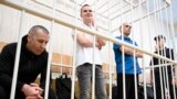Oppozisiýa syýasatçysy Alekseý Nawalnynyň ýanynda işlän üç aklawçy: Igor Sergunin, Alekseý Liptser we Wadim Kobzew
