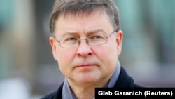Валдіс Домбровскіск повідомив, що з президентом України Володимиром Зеленським та українським прем'єром Денисом Шмигалем обговорить конкретні кроки для тіснішої економічної інтеграції між ЄС та Україною.