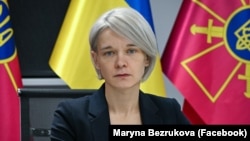 «На розписі висить 628 документів, з них термінових – 20. Документів, які підлягають термінового підпису, – 110, документів на резолюцію – 454, службових на оплату – 55», – розповіла Безрукова.