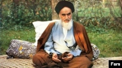 اظهارات آیت‌الله خمینی در فرانسه پیش از انقلاب، یکی از پرمناقشه‌ترین ابعاد انقلاب سال ۵۷ است.