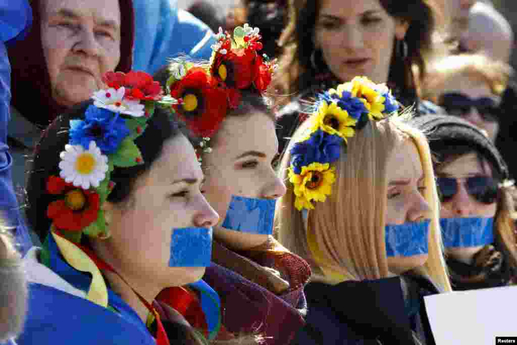 Під час мітингу протесту проти війни і референдуму в Криму. Сімферополь, 13 березня 2014 року
