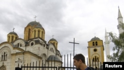 Džamija i pravoslavna crkva u Uroševcu, ilustrativna fotografija