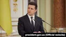 «Основну відповідальність за соціально-економічну ситуацію в країні респонденти найчастіше (37,3%) покладають на президента Володимира Зеленського» – соціологи
