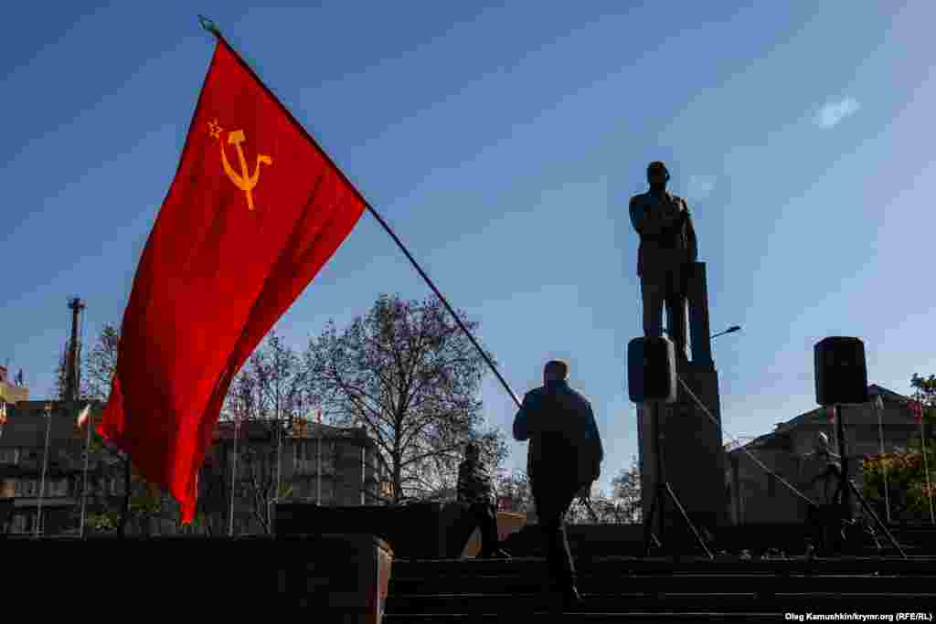 В годовщину Октябрьской революции в Крыму прошли акции коммунистов, 7 ноября 2014 года