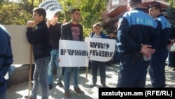 Ցուցարարները նախագահականի մոտ, 15-ը հոկտեմբերի, 2015թ