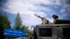 Militar bulgar la granița bulgaro-macedoneană din apropiere de localitatea Gyueșevo.